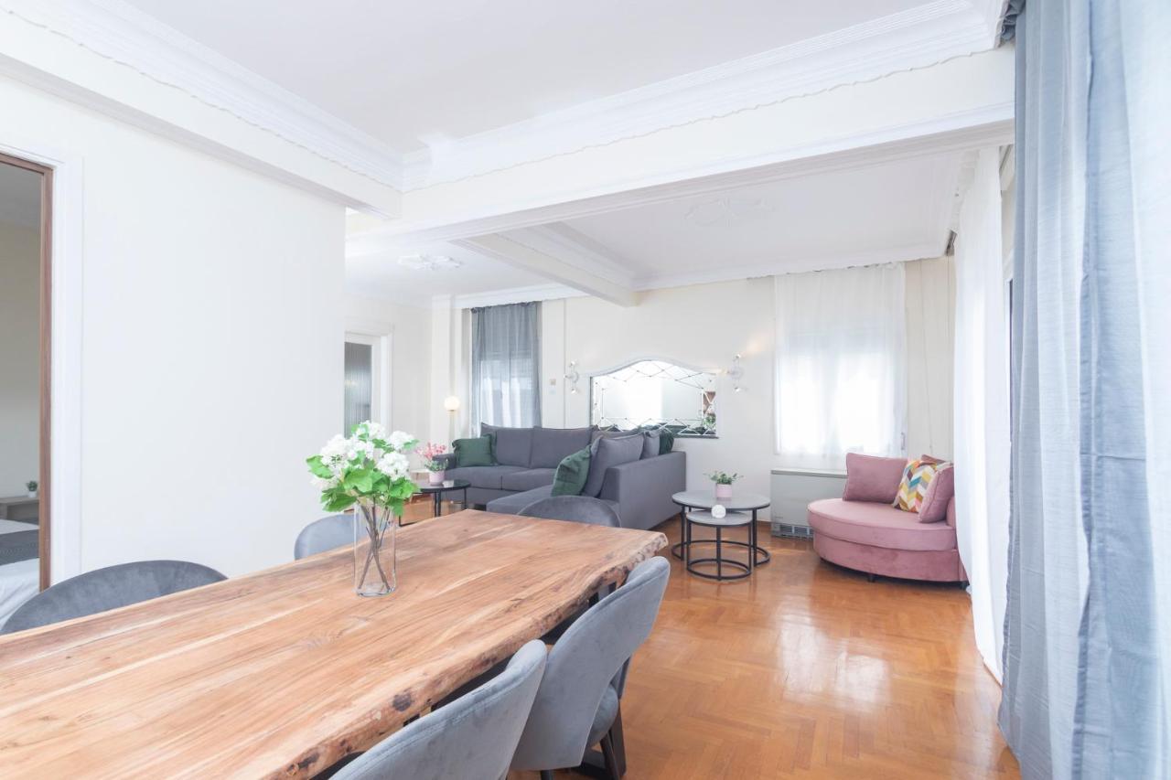 Houseloft Seaside Getaway Apartment
